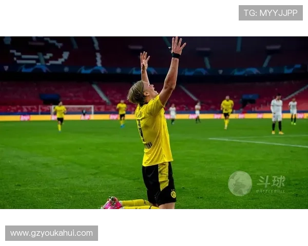 哈兰德社交媒体分享英伦风格穿搭绿色帽子搭配马甲尽显绅士魅力